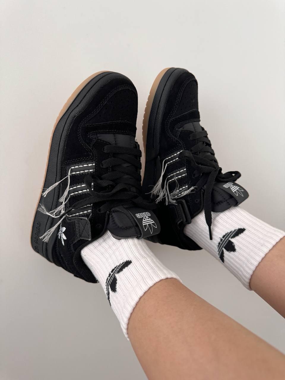 Adidas Forum BLACK / WHITE THREADS