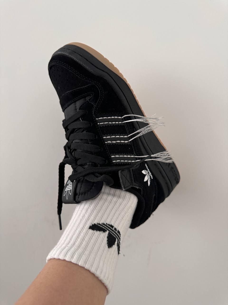 Adidas Forum BLACK / WHITE THREADS
