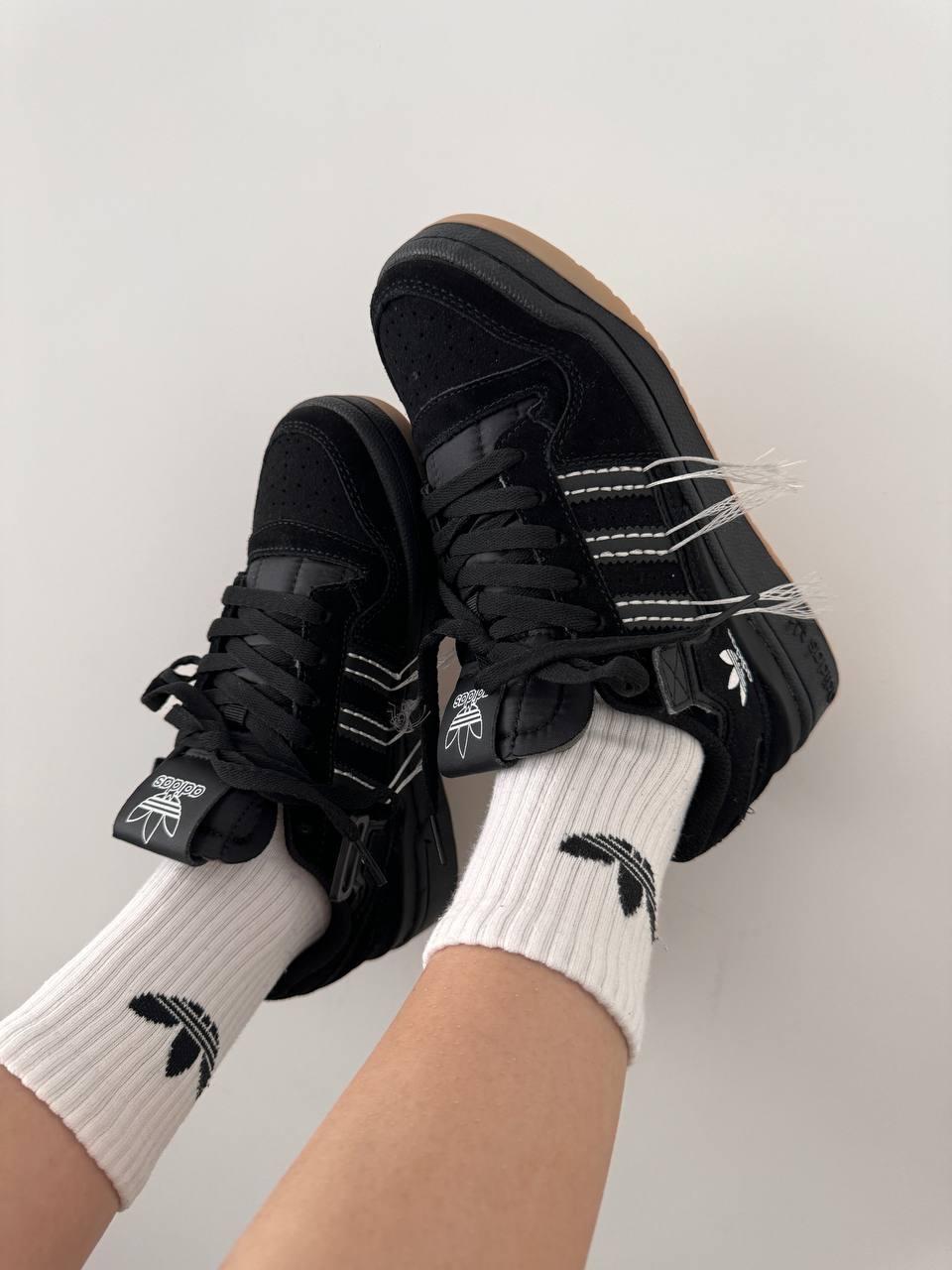 Adidas Forum BLACK / WHITE THREADS