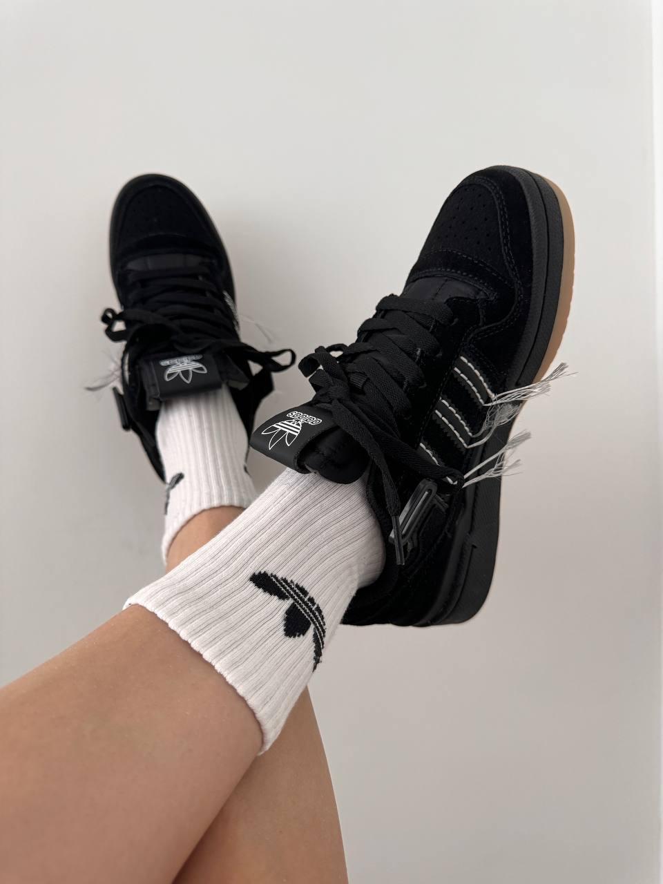 Adidas Forum BLACK / WHITE THREADS