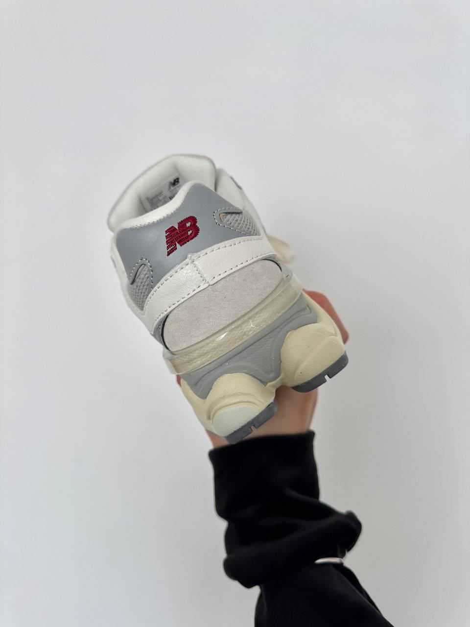 New Balance 9060 LIGHT GREY / BEIGE