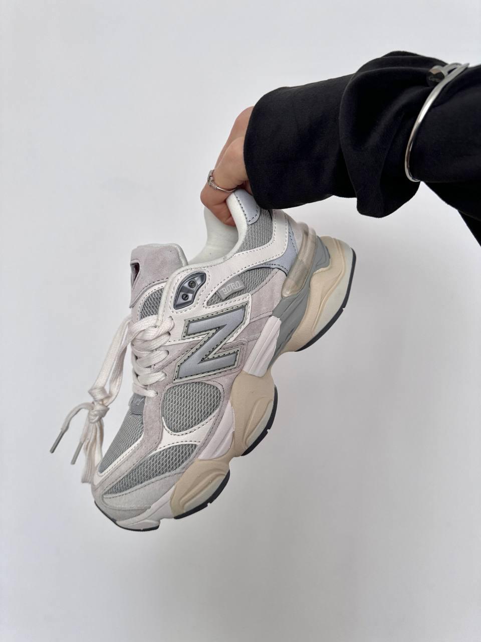 New Balance 9060 LIGHT GREY / BEIGE