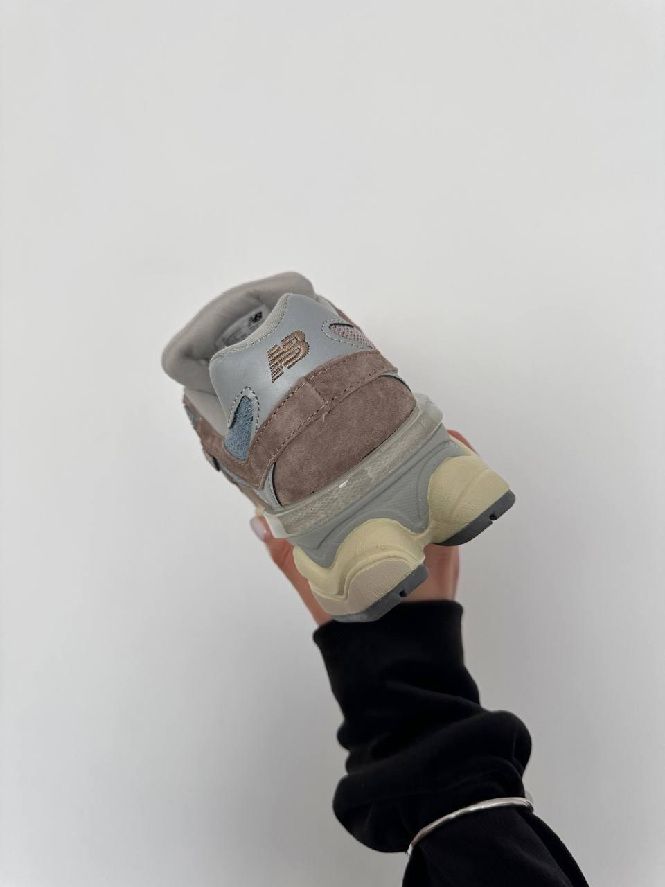 New Balance 9060 BEIGE / BLUE