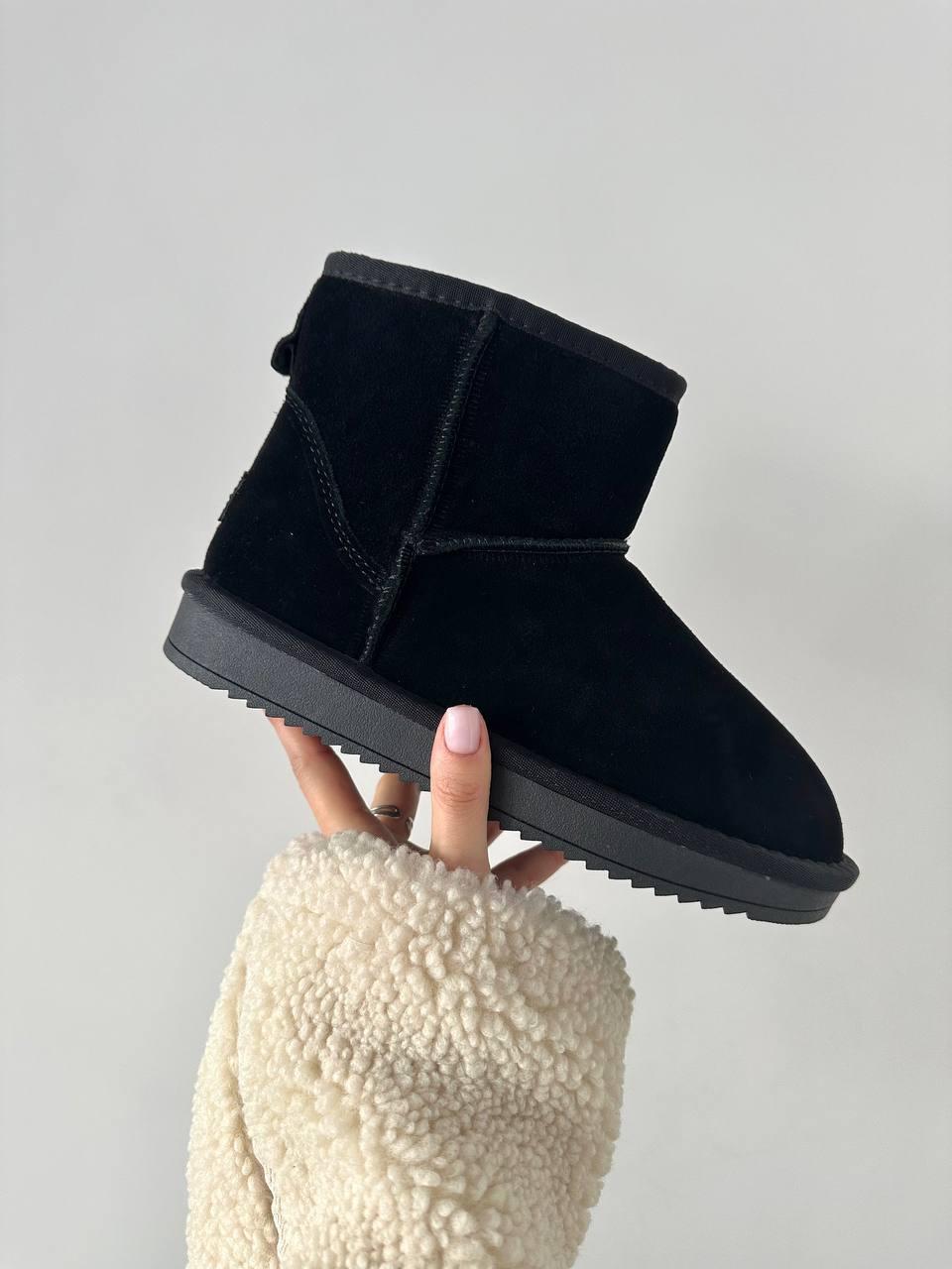 UGG MINI BLACK ZIP SUEDE