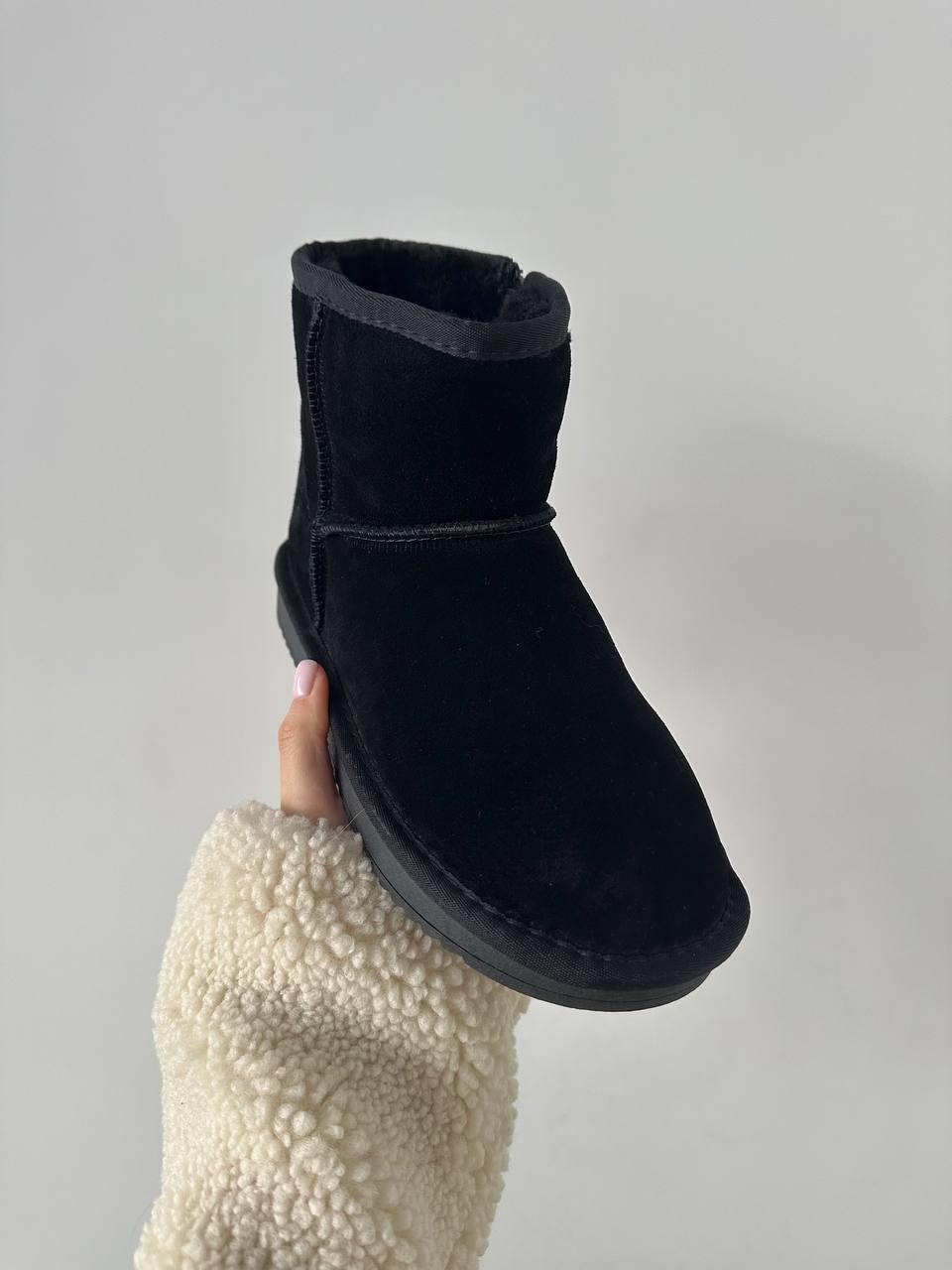 UGG MINI BLACK ZIP SUEDE