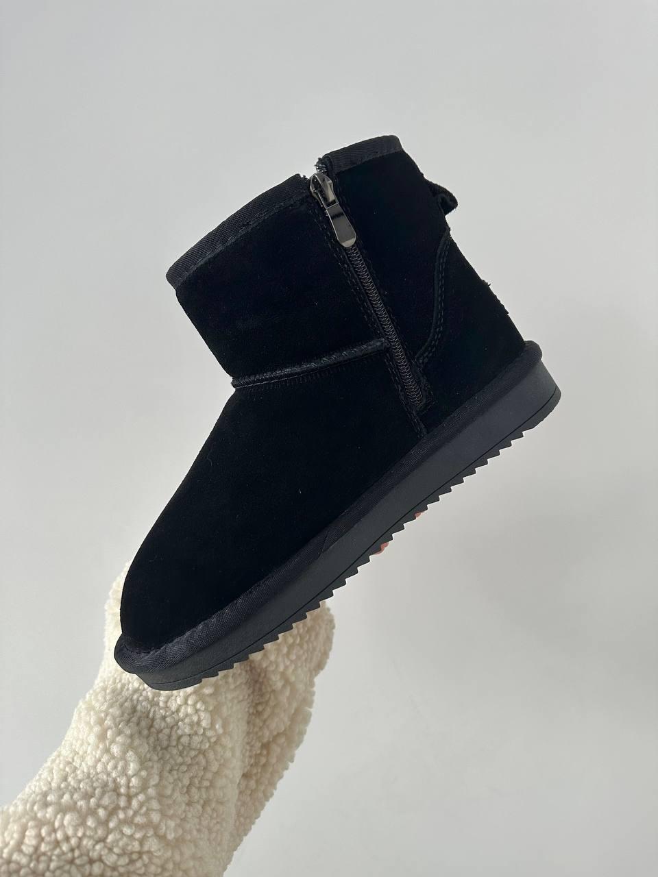 UGG MINI BLACK ZIP SUEDE
