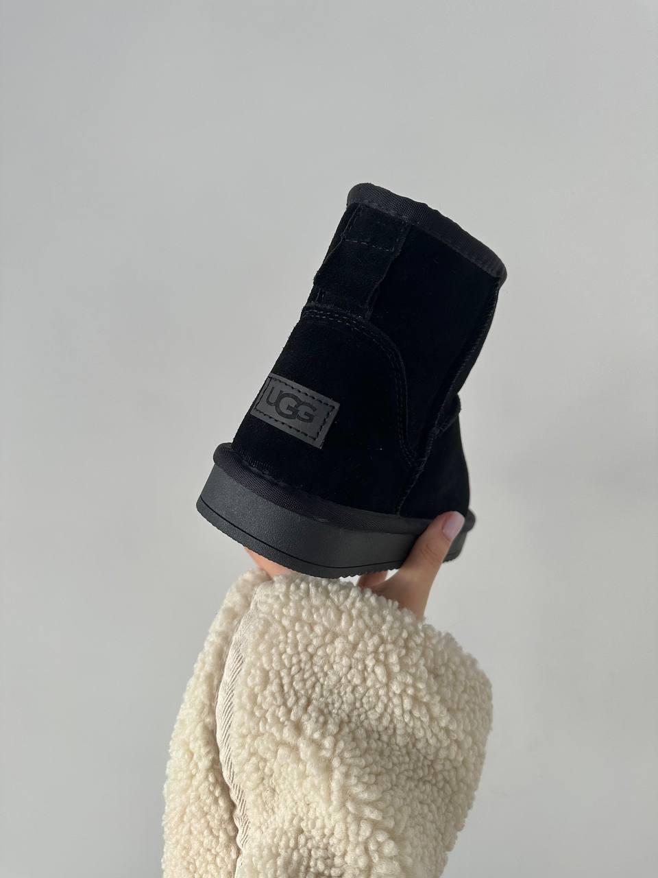 UGG MINI BLACK ZIP SUEDE