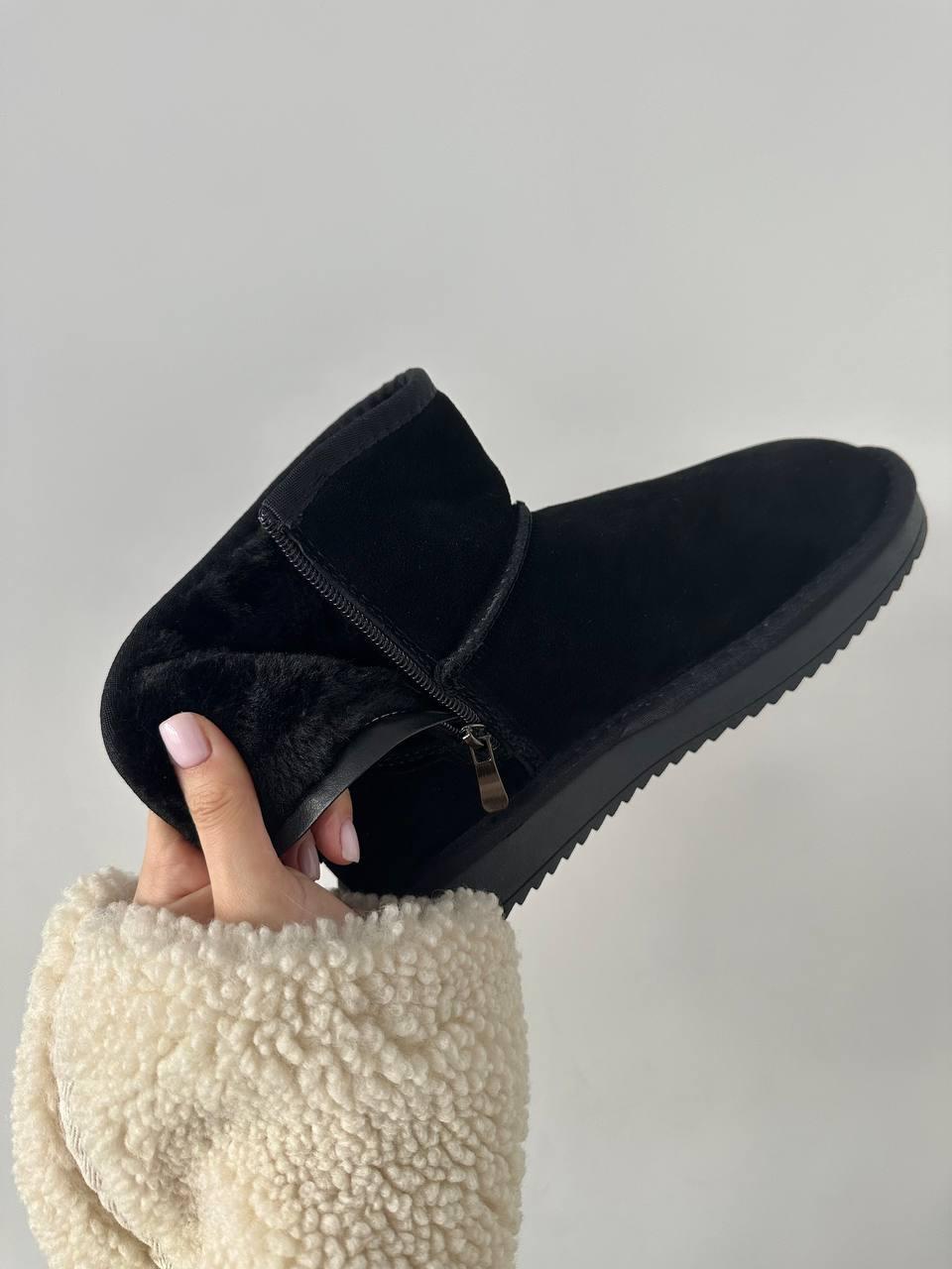 UGG MINI BLACK ZIP SUEDE
