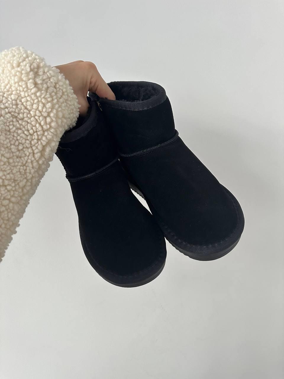 UGG MINI BLACK ZIP SUEDE