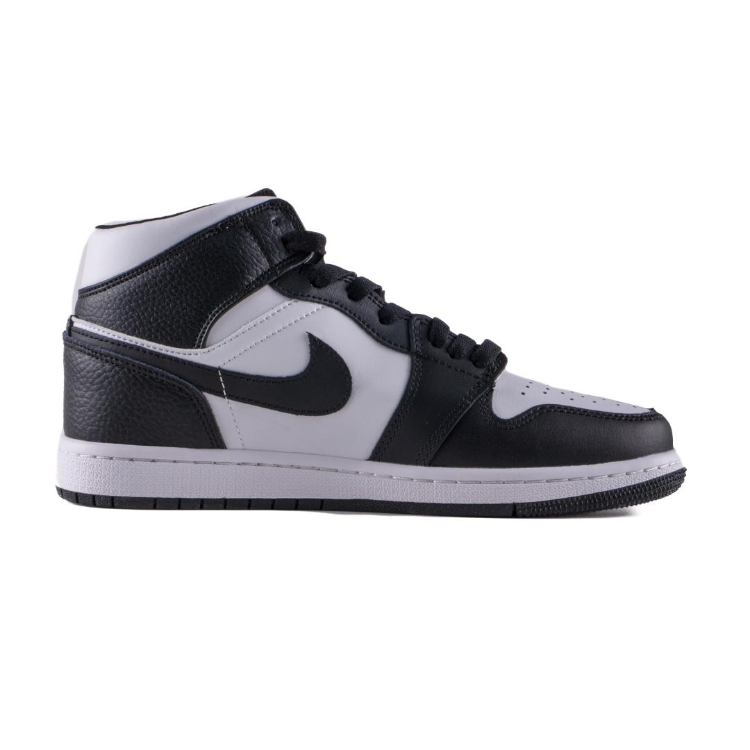 NIke Air Jordan 1 Retro Black White v2