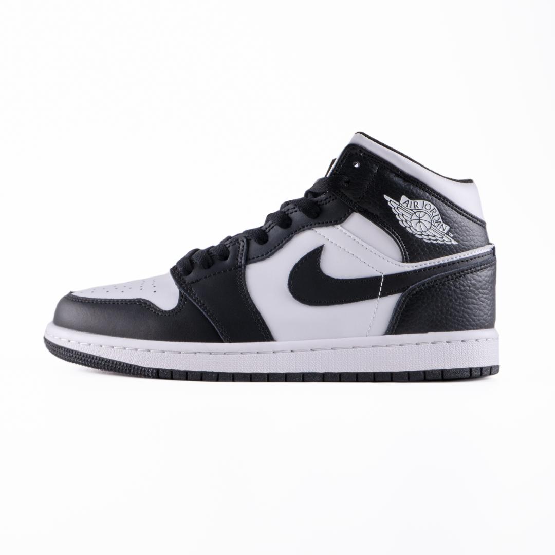 NIke Air Jordan 1 Retro Black White v2