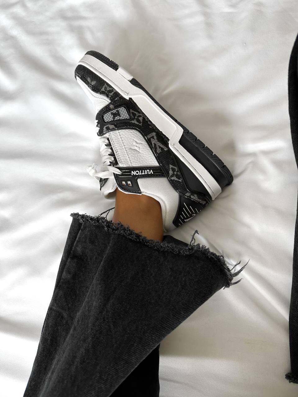 Louis Vuitton Trainer Sneaker White/Black