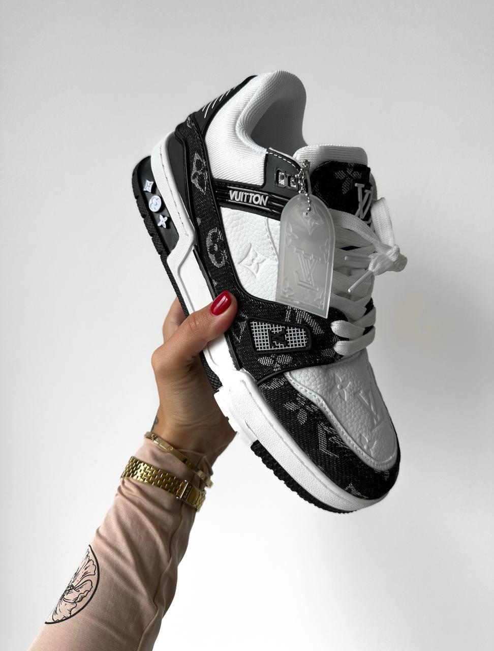 Louis Vuitton Trainer Sneaker White/Black