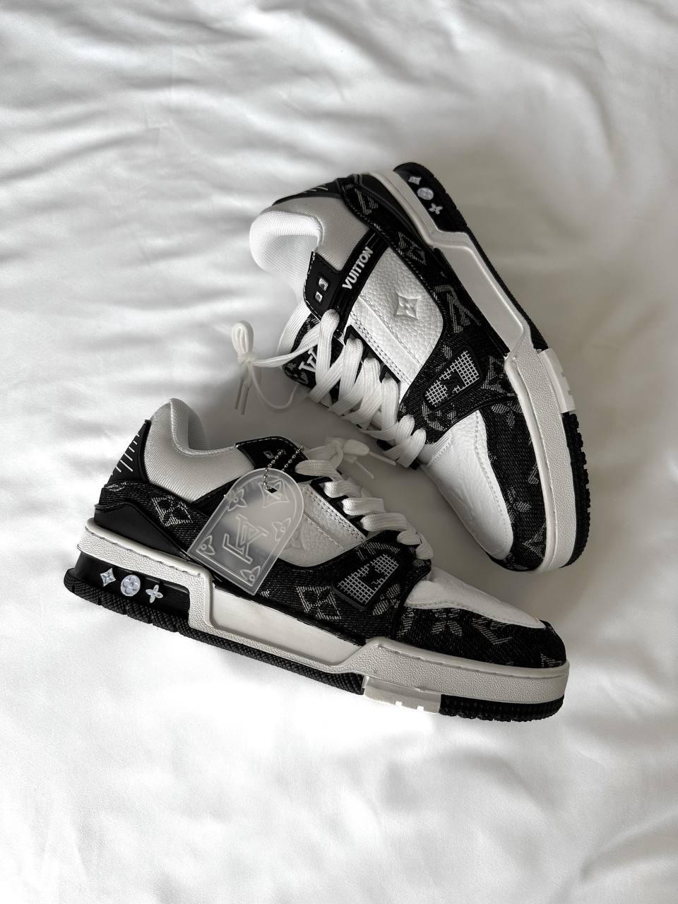 Louis Vuitton Trainer Sneaker White/Black