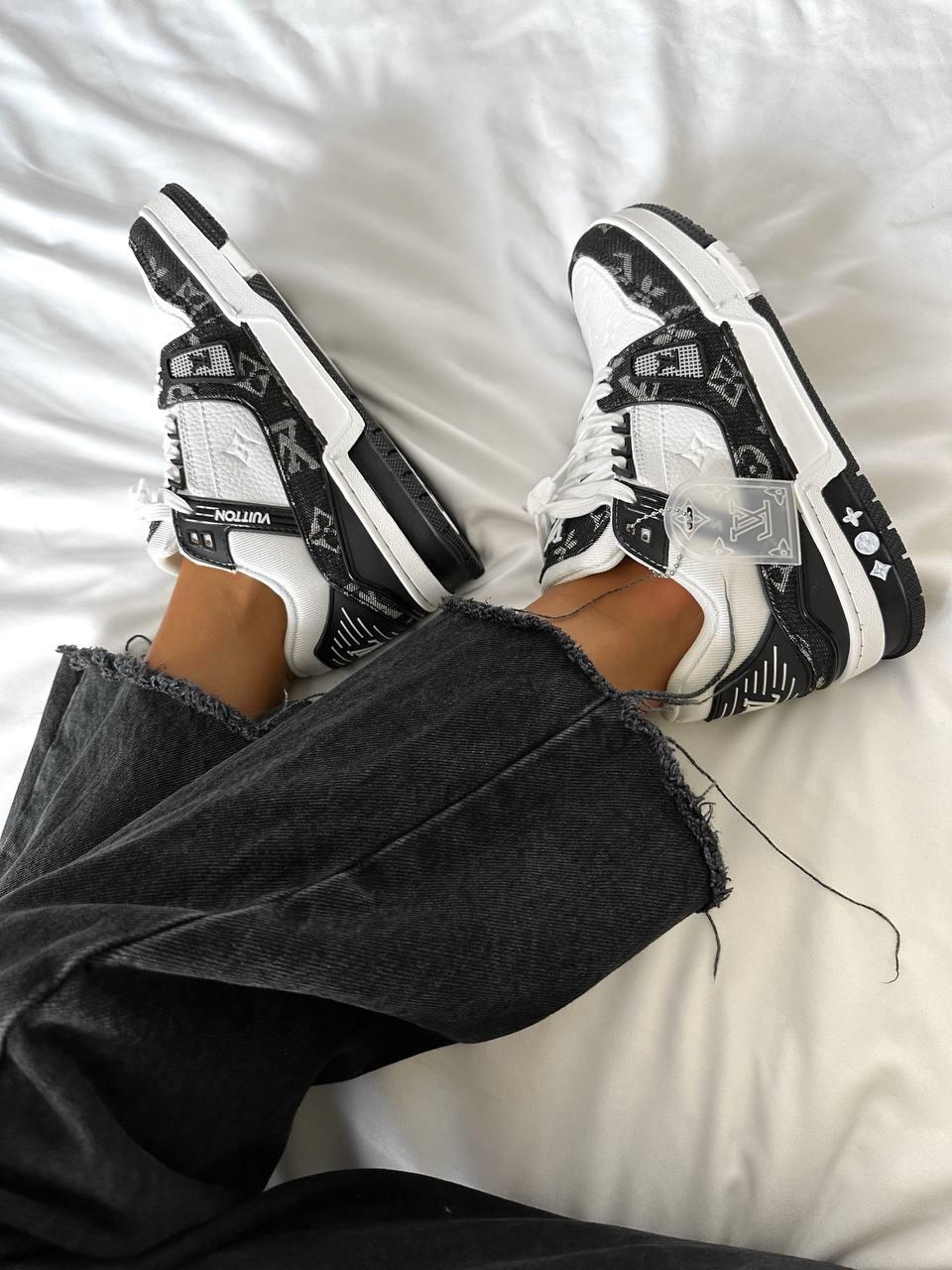 Louis Vuitton Trainer Sneaker White/Black