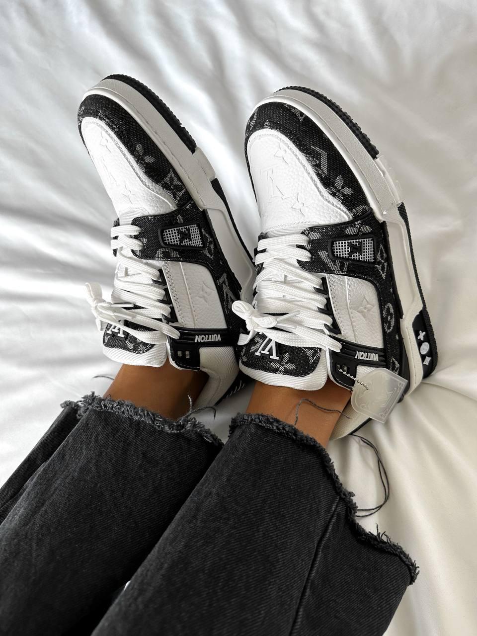 Louis Vuitton Trainer Sneaker White/Black