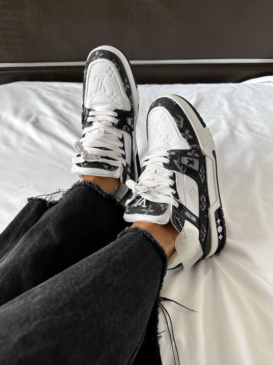 Louis Vuitton Trainer Sneaker White/Black