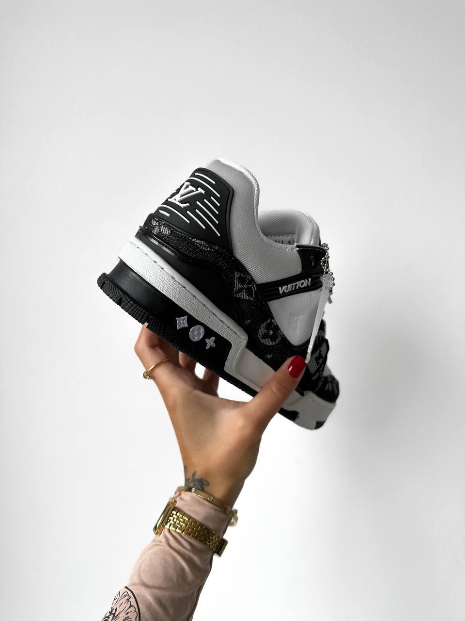 Louis Vuitton Trainer Sneaker White/Black