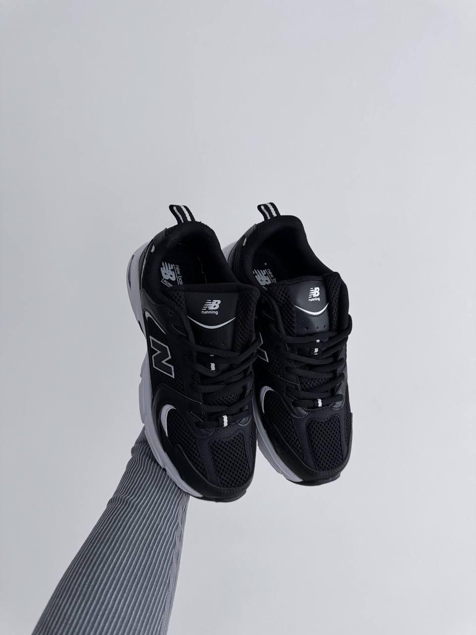 New Balance Black White 530