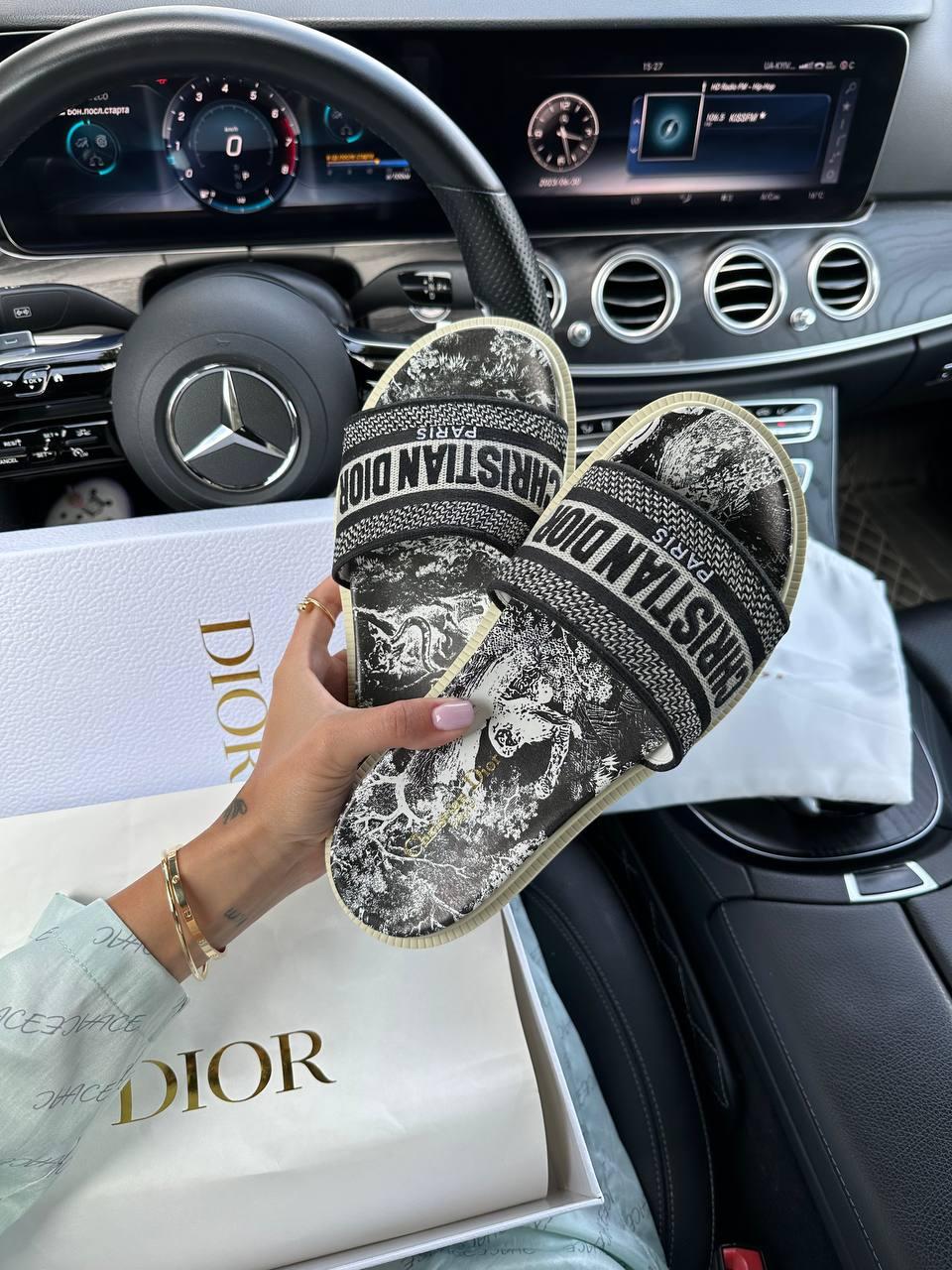 Dior Slides Black/White