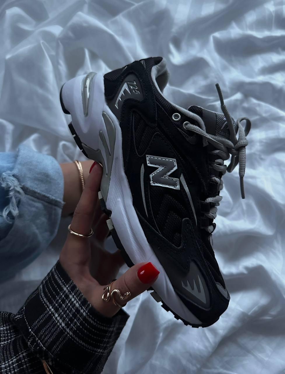 NEW BALANCE 725 Black/White