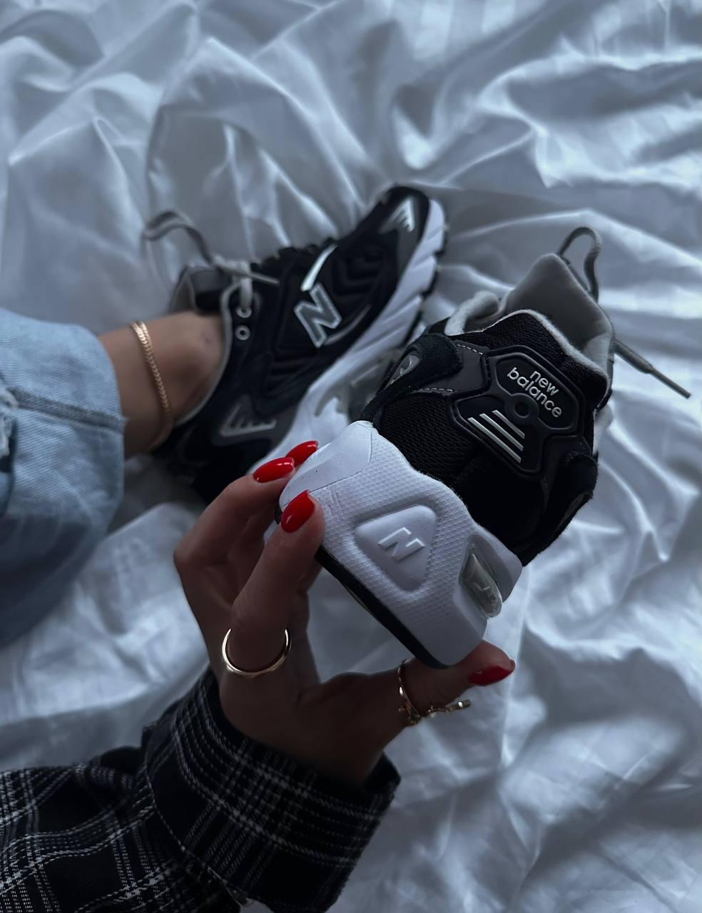 NEW BALANCE 725 Black/White