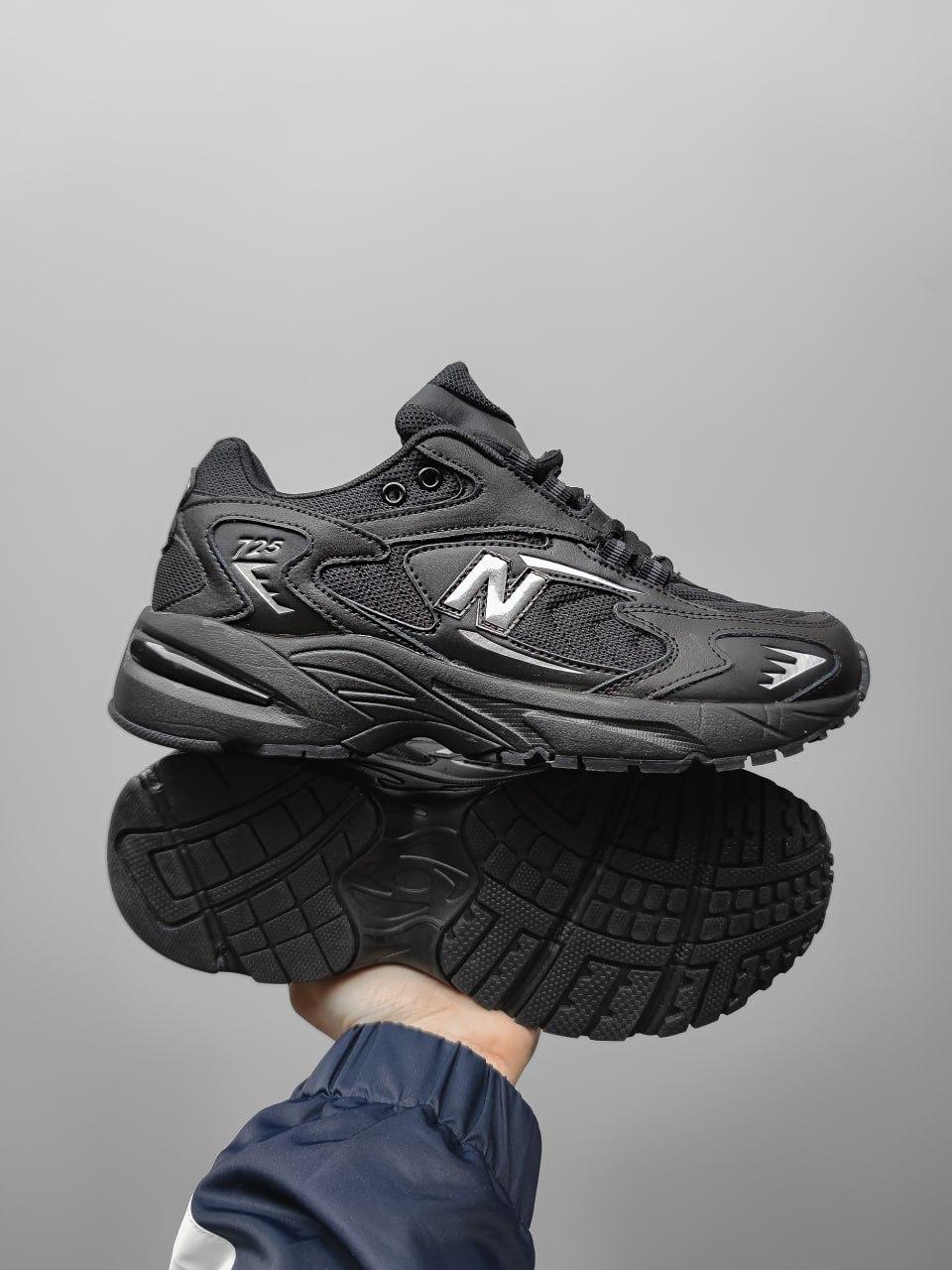 New Balance 725 Black