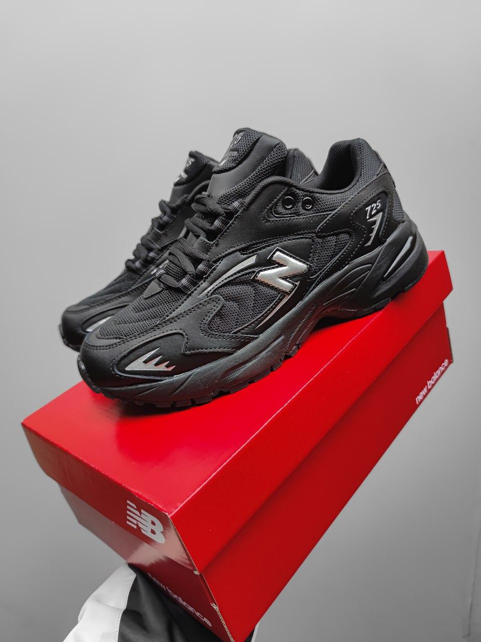 New Balance 725 Black