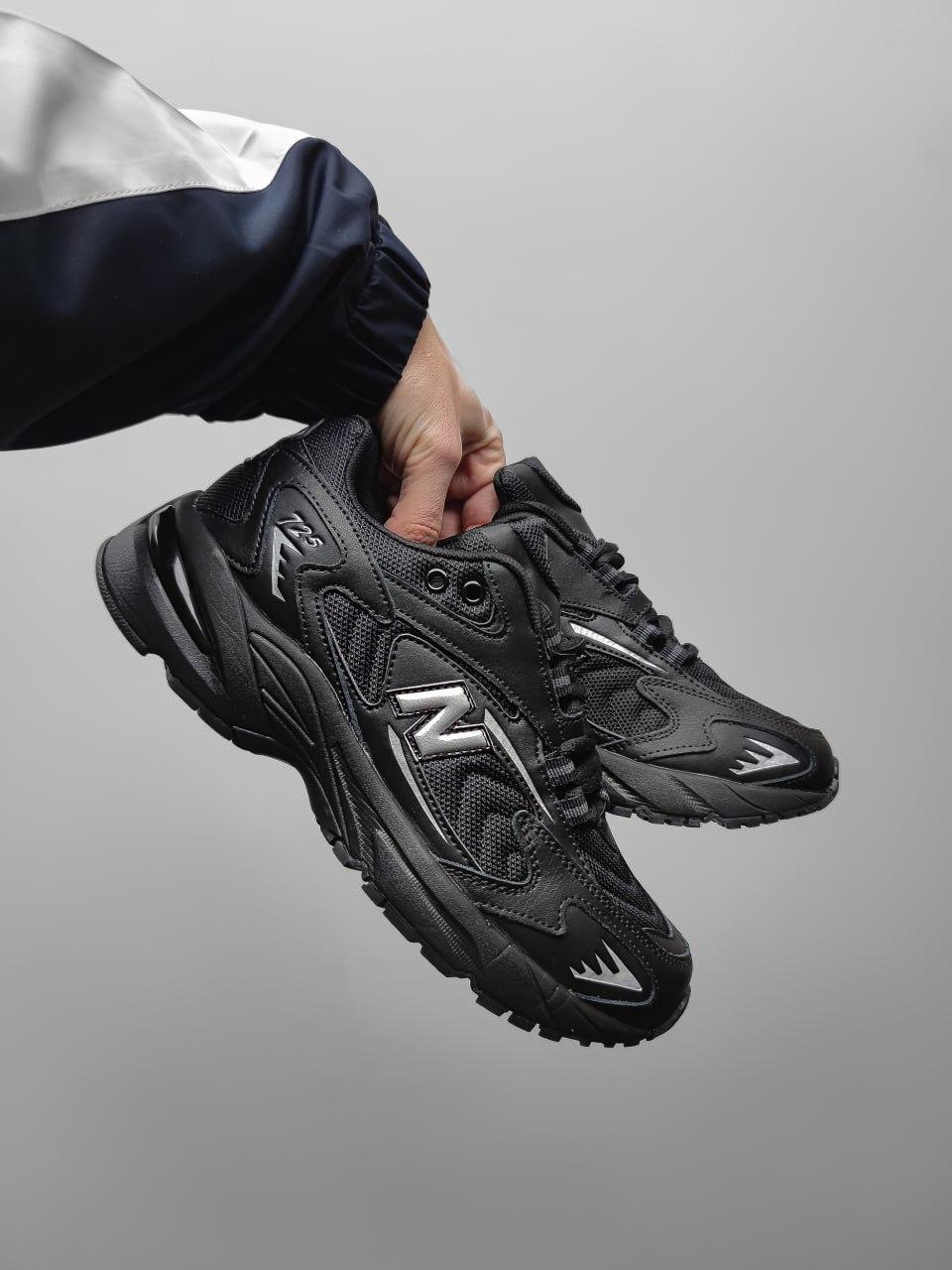 New Balance 725 Black