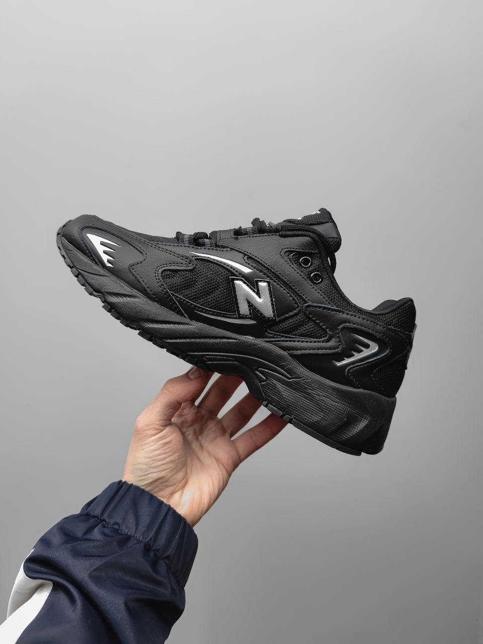 New Balance 725 Black