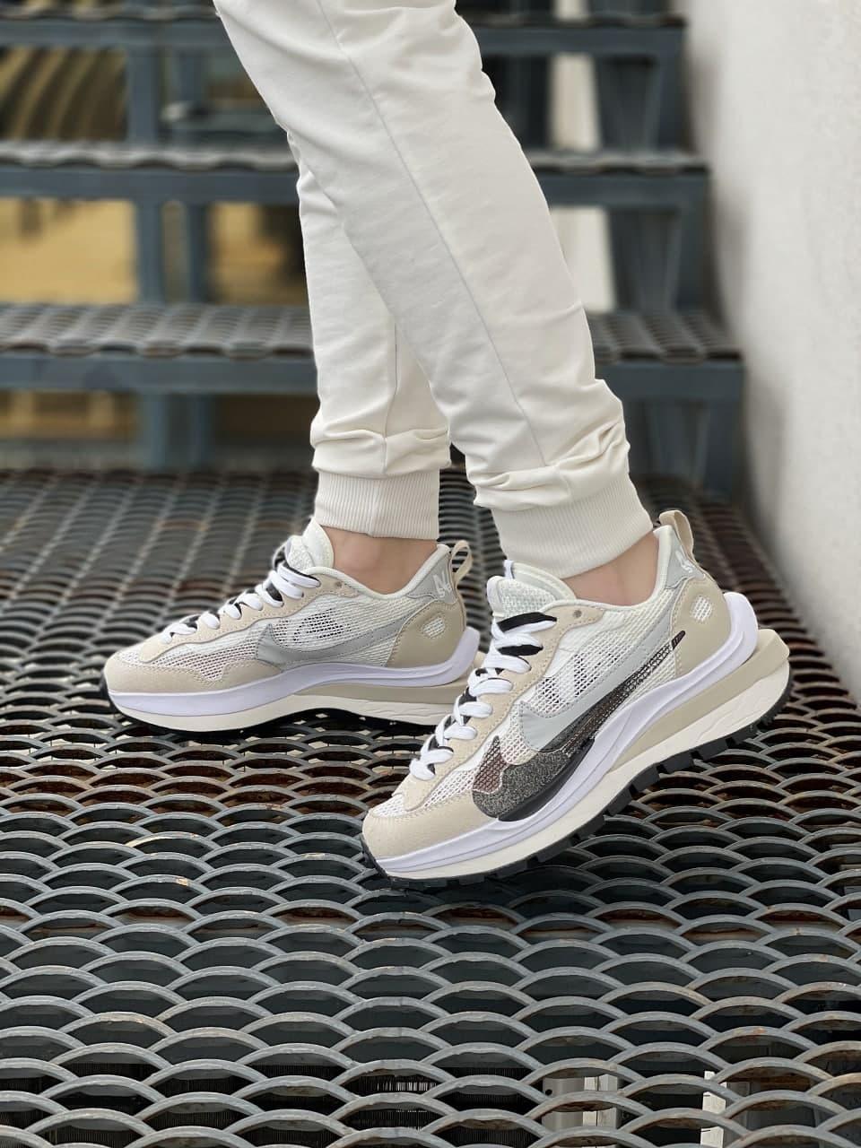 Nike VaporWaffle Sport Fuschia x Sacai Beige