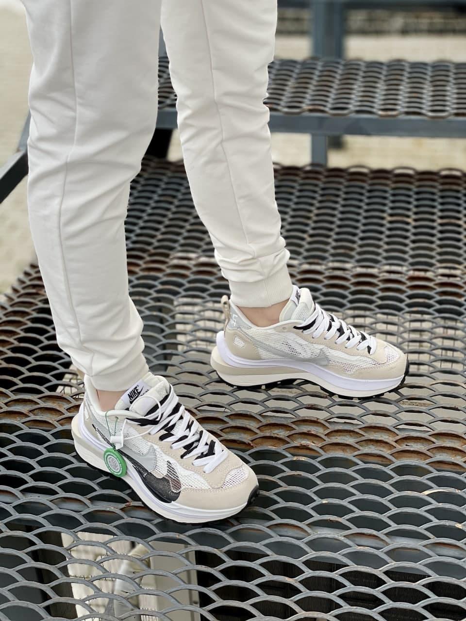 Nike VaporWaffle Sport Fuschia x Sacai Beige