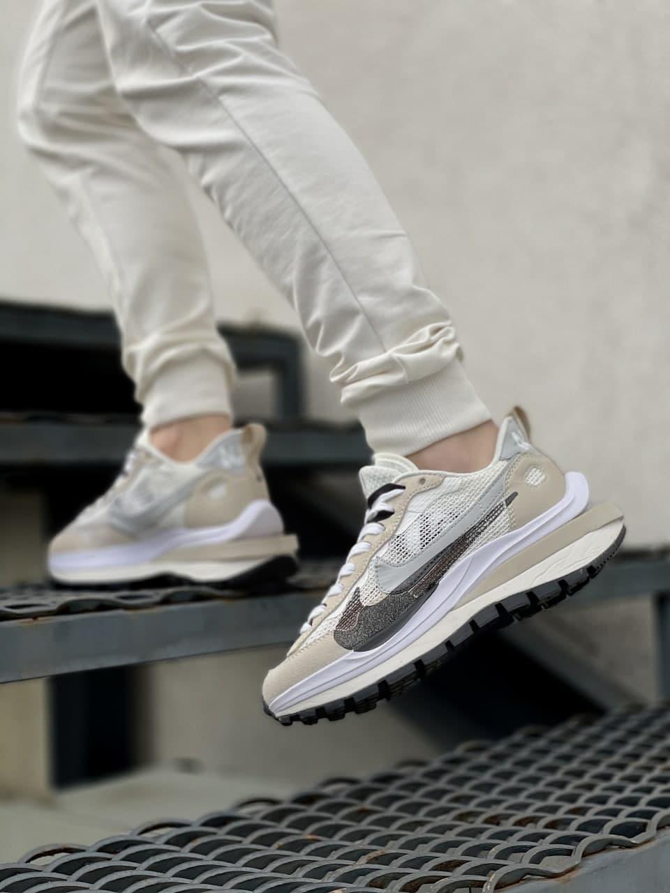 Nike VaporWaffle Sport Fuschia x Sacai Beige