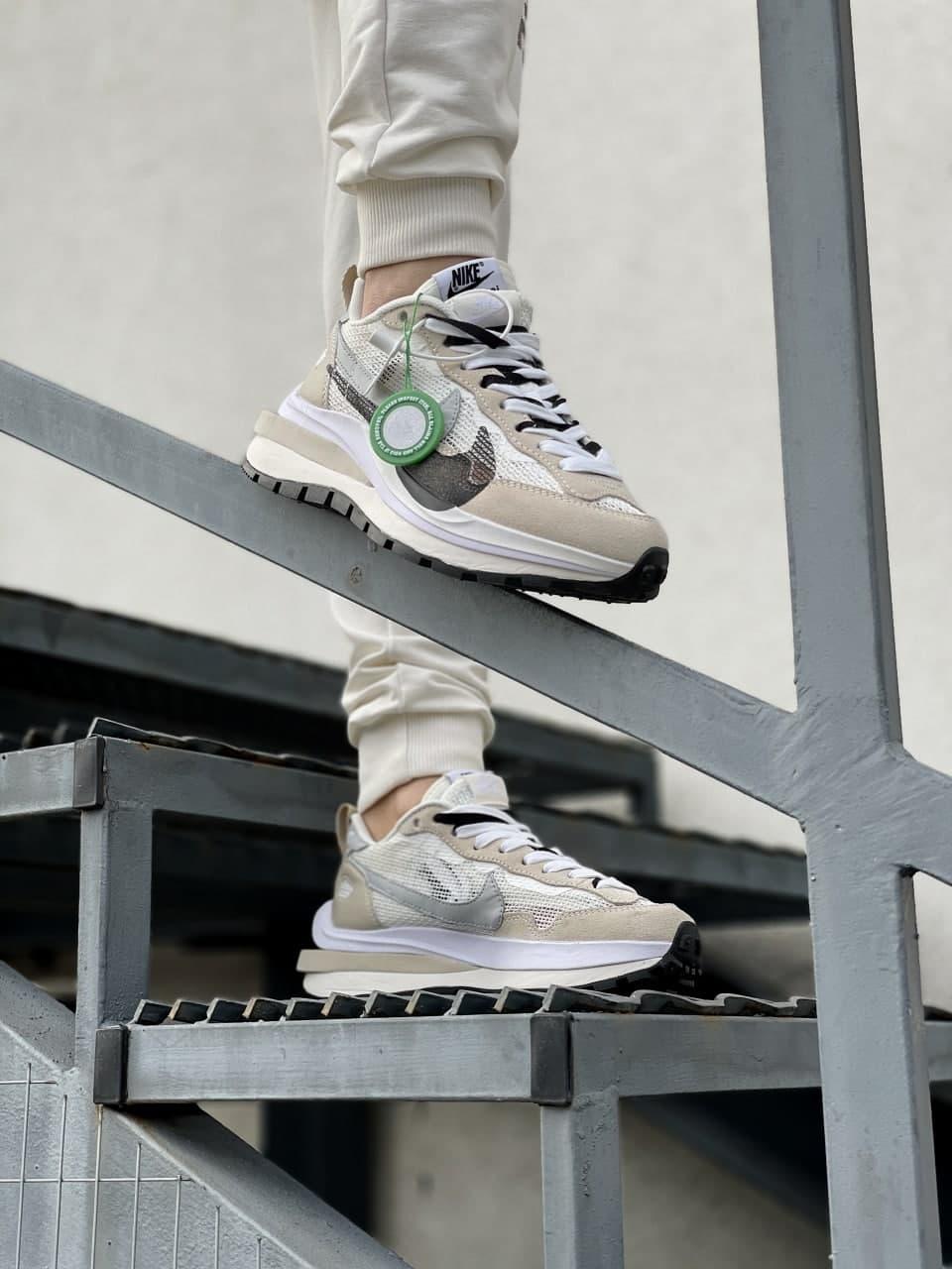 Nike VaporWaffle Sport Fuschia x Sacai Beige