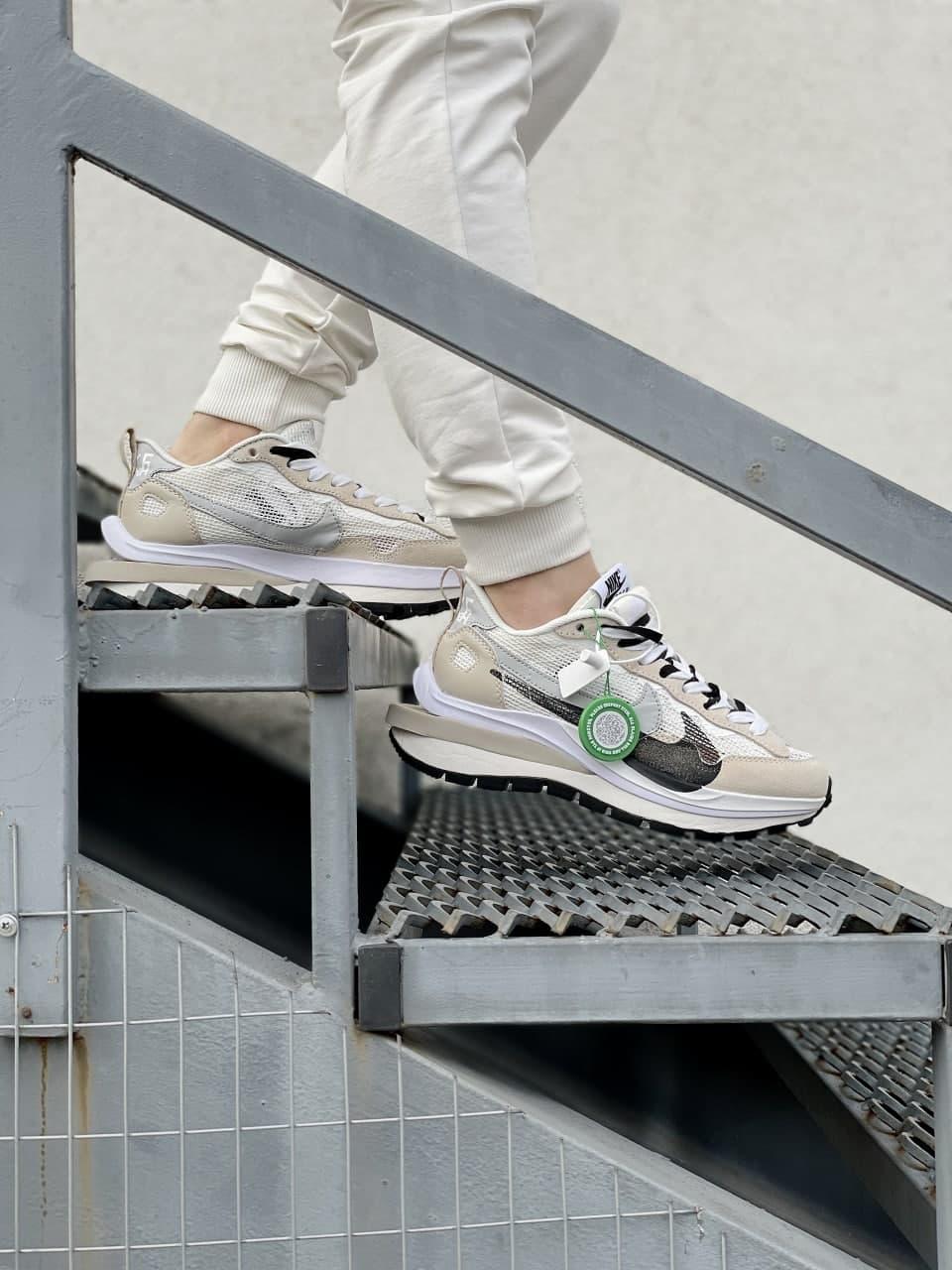 Nike VaporWaffle Sport Fuschia x Sacai Beige