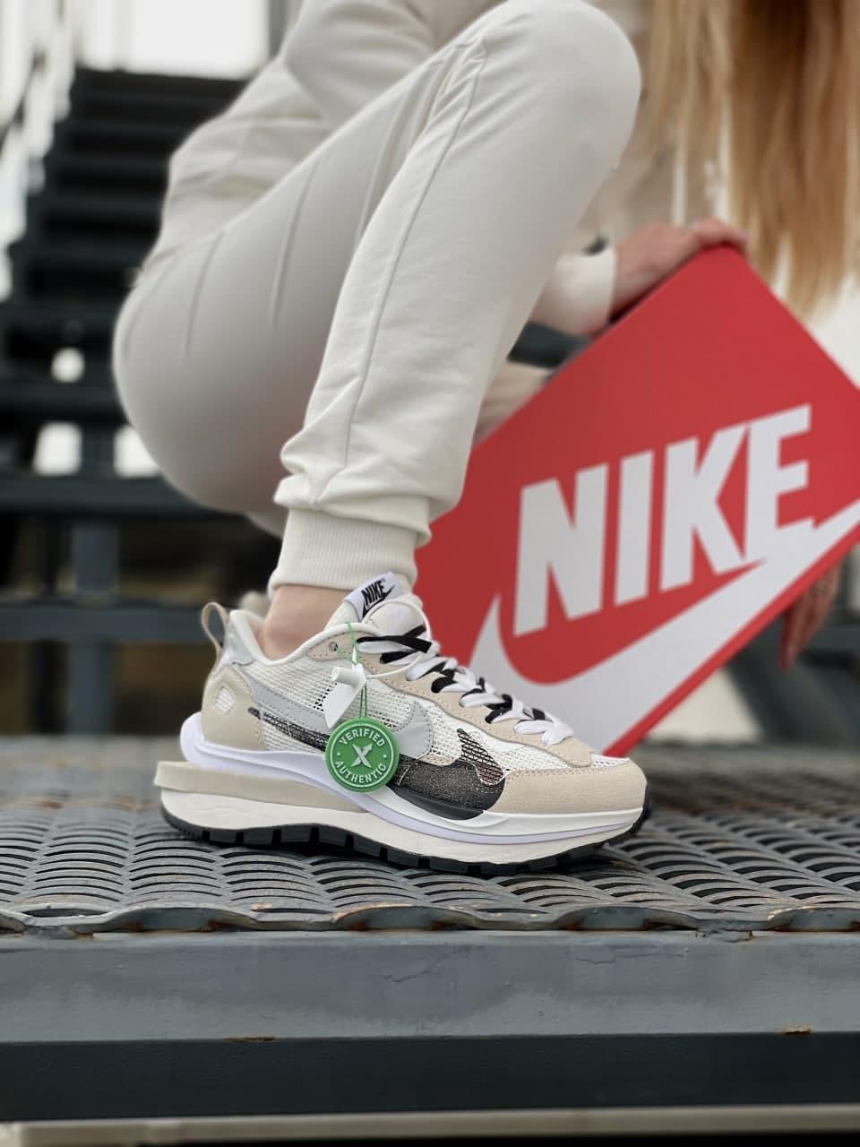 Nike VaporWaffle Sport Fuschia x Sacai Beige