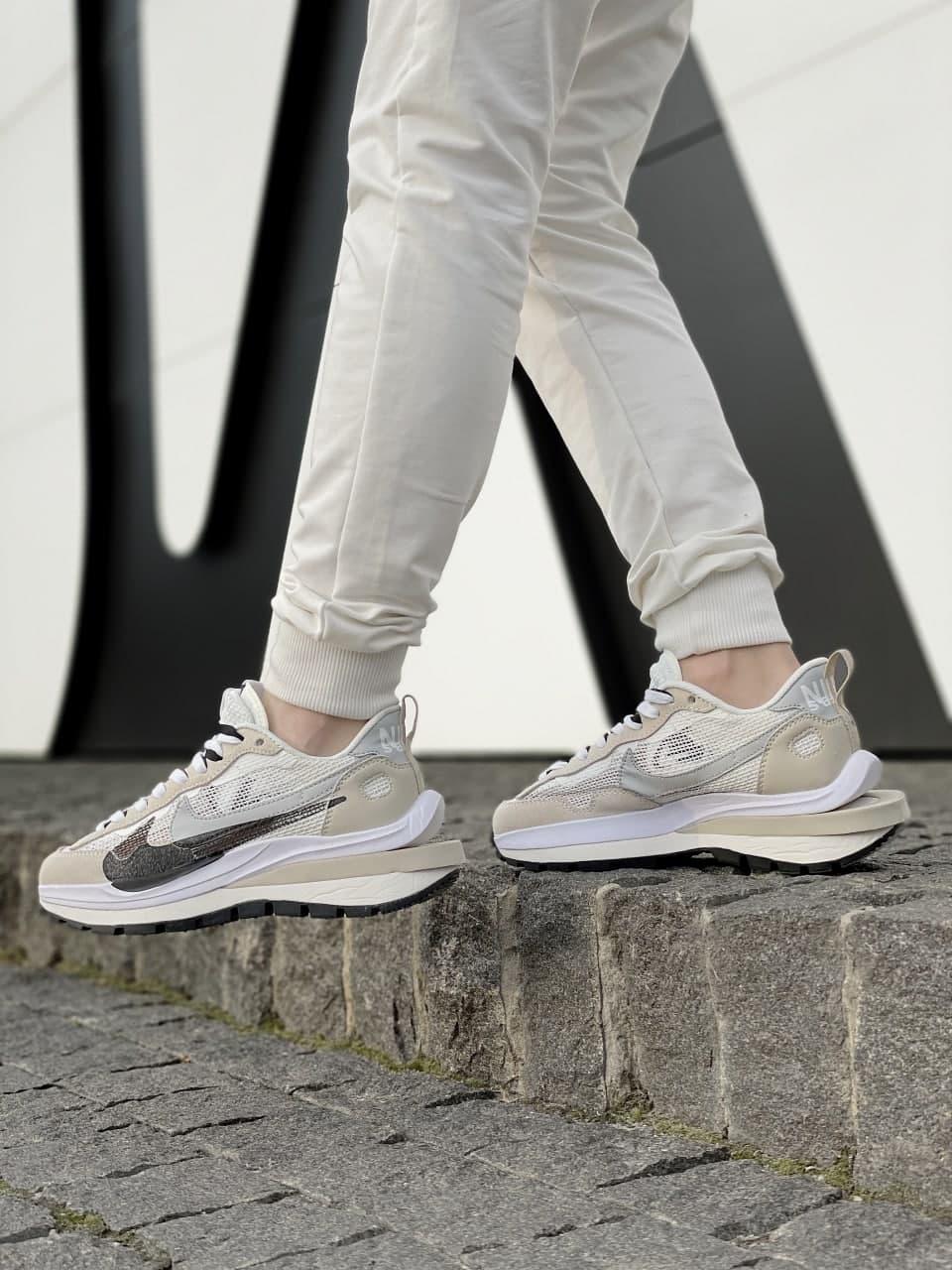 Nike VaporWaffle Sport Fuschia x Sacai Beige