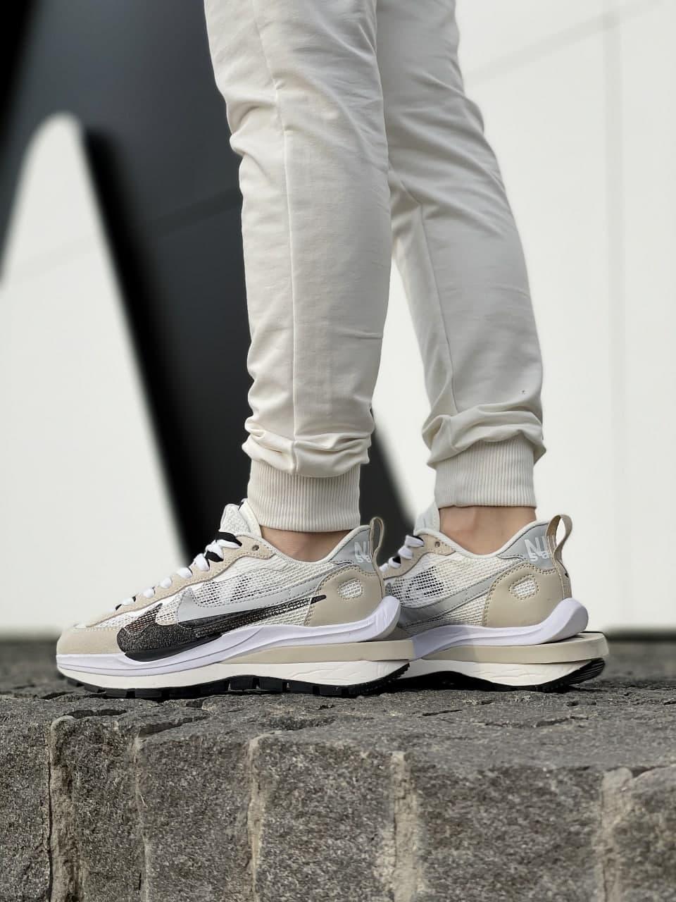 Nike VaporWaffle Sport Fuschia x Sacai Beige