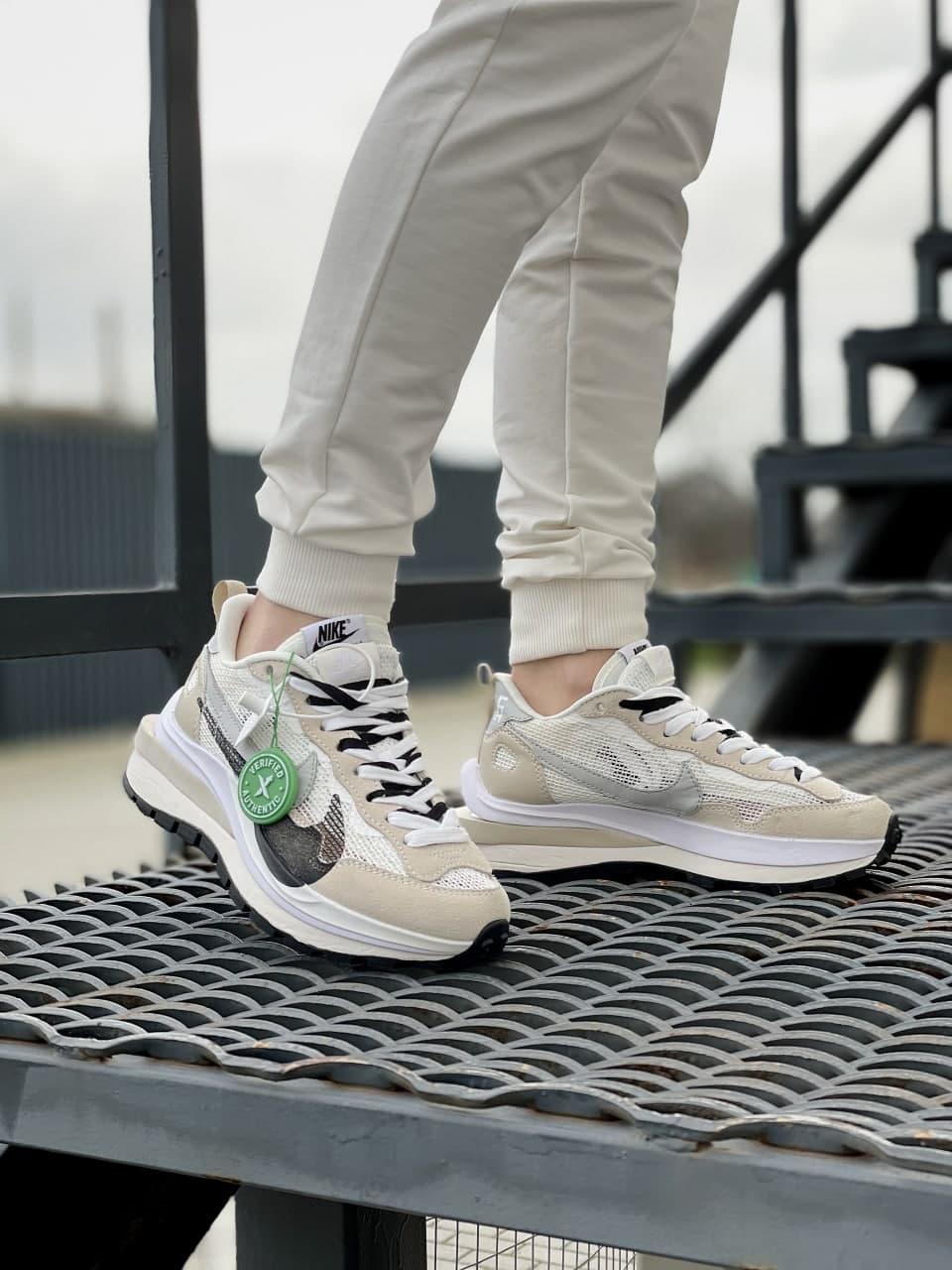 Nike VaporWaffle Sport Fuschia x Sacai Beige