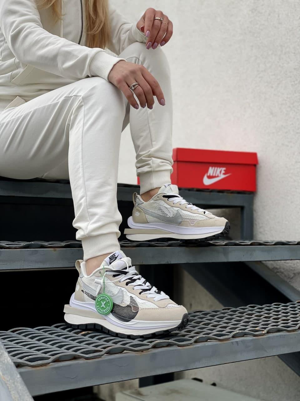 Nike VaporWaffle Sport Fuschia x Sacai Beige