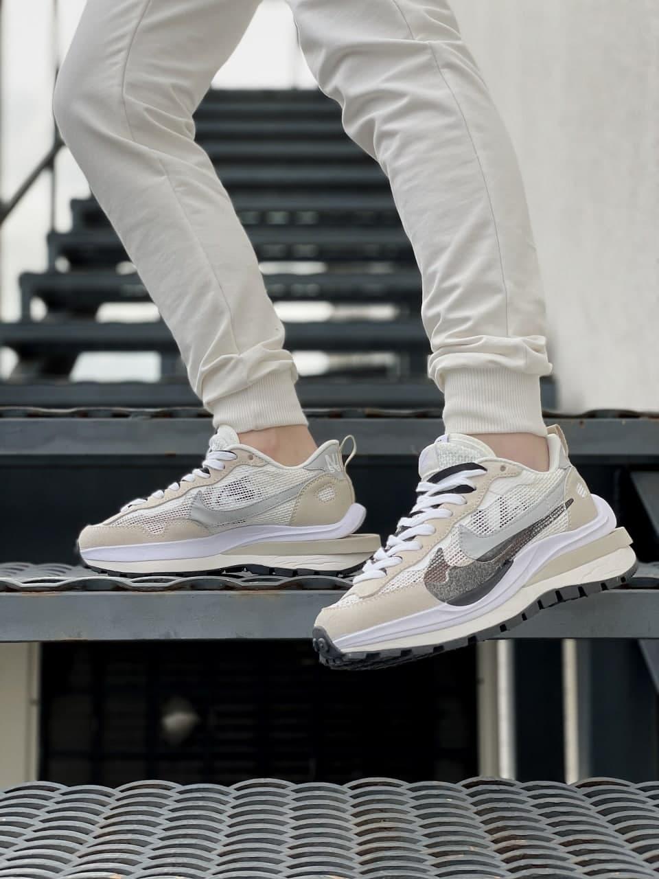 Nike VaporWaffle Sport Fuschia x Sacai Beige