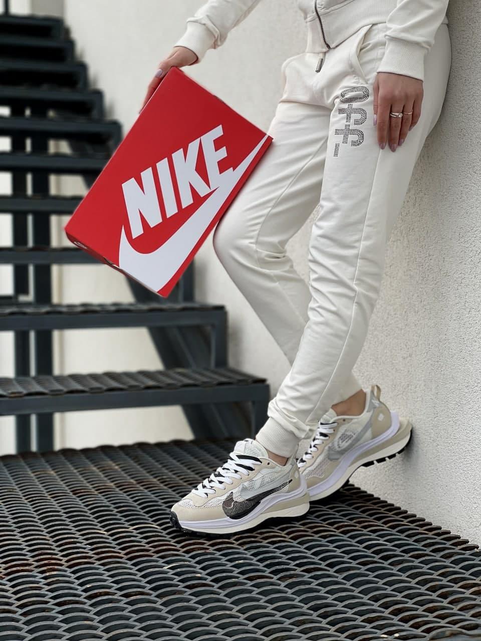 Nike VaporWaffle Sport Fuschia x Sacai Beige