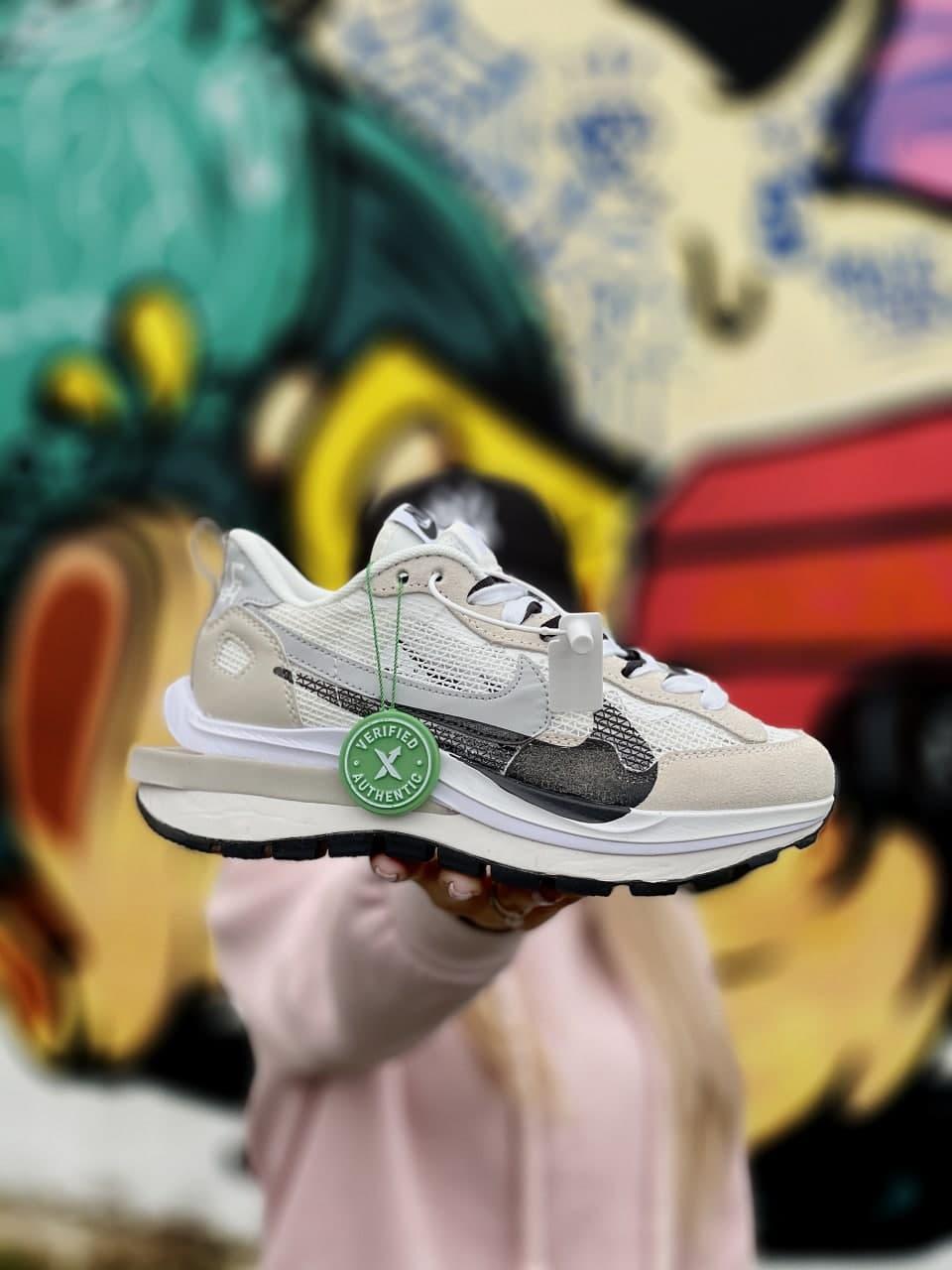 Nike VaporWaffle Sport Fuschia x Sacai Beige