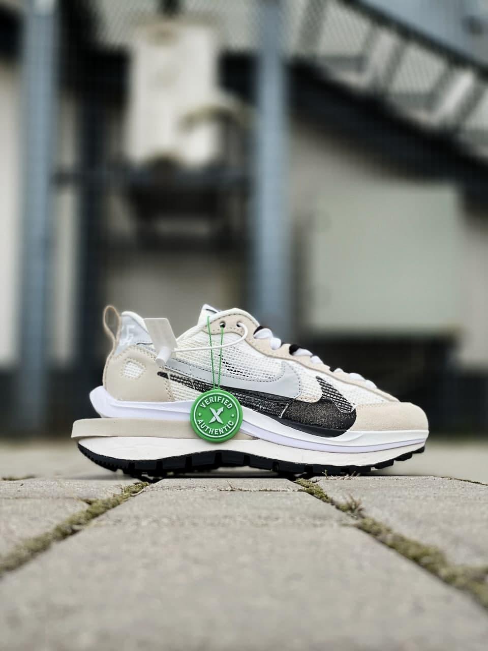 Nike VaporWaffle Sport Fuschia x Sacai Beige
