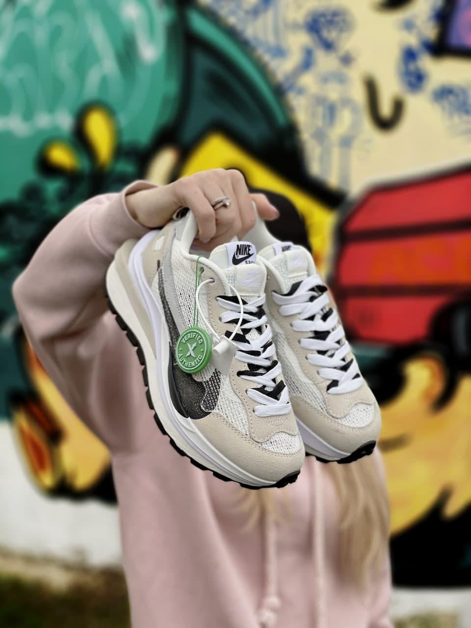 Nike VaporWaffle Sport Fuschia x Sacai Beige