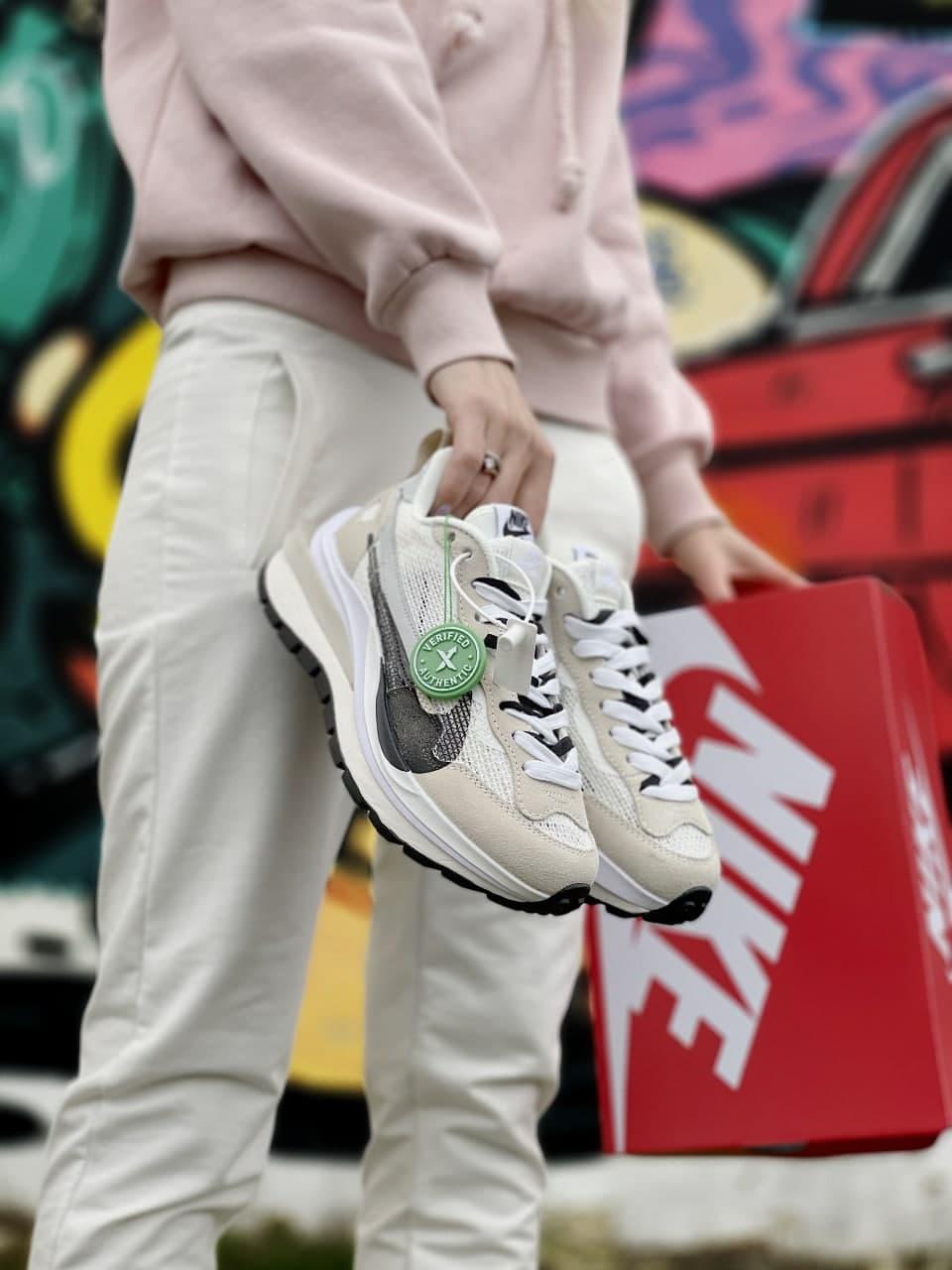 Nike VaporWaffle Sport Fuschia x Sacai Beige
