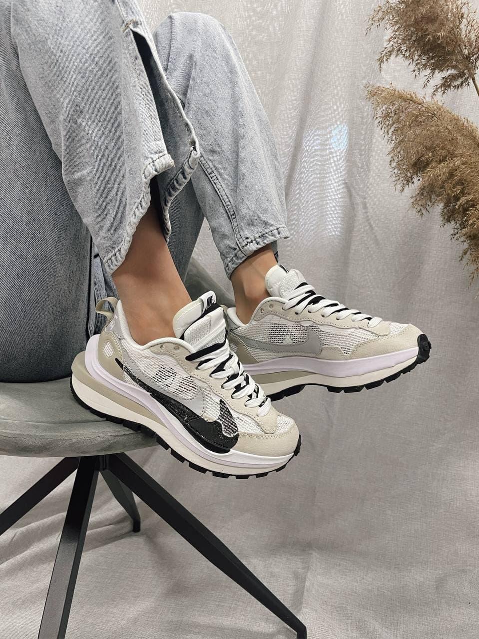 Nike VaporWaffle Sport Fuschia x Sacai Beige