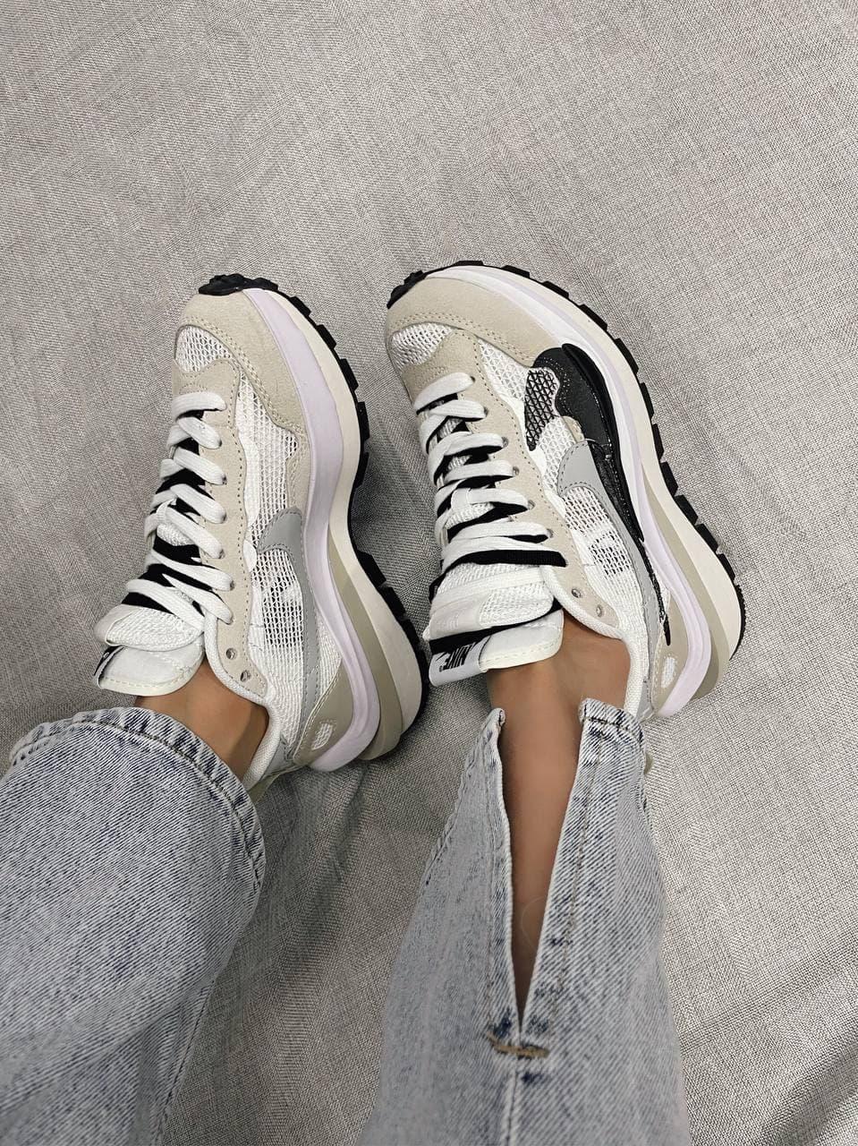 Nike VaporWaffle Sport Fuschia x Sacai Beige