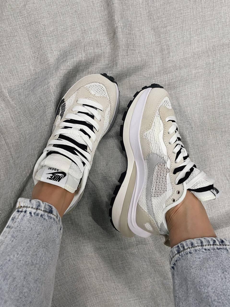 Nike VaporWaffle Sport Fuschia x Sacai Beige