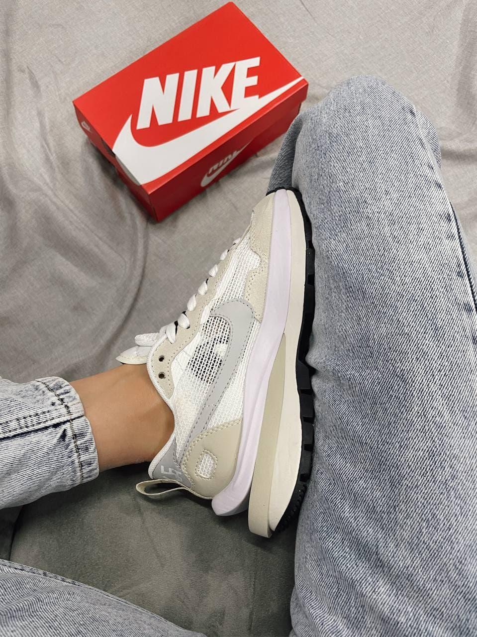 Nike VaporWaffle Sport Fuschia x Sacai Beige